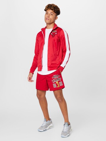 Mitchell & Ness Regular Shorts in Rot