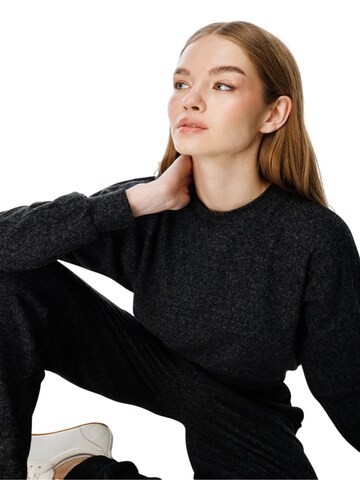 Alexa Dash Sweatshirt in Zwart