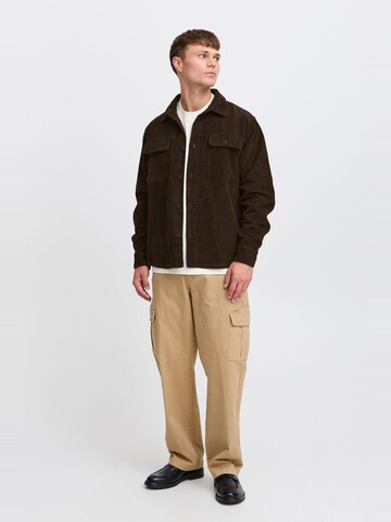 !Solid - Ajuste regular Camisa en marrón