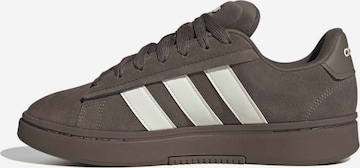 Sneaker bassa 'GRAND COURT ALPHA 00s' di ADIDAS SPORTSWEAR in marrone: frontale