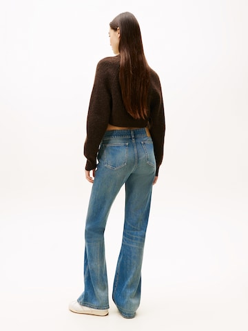 Tommy Jeans - Bootcut Vaquero 'SIA' en azul