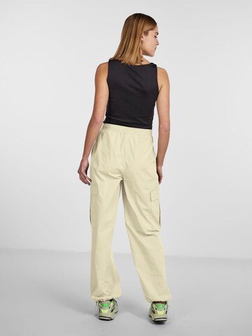 Loosefit Pantalon cargo PIECES en beige