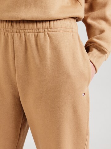 Tapered Pantaloni 'ESSENTIALS' de la TOMMY HILFIGER pe bej