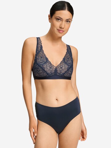 Hanro T-shirt Bra ' Azelia ' in Blue: front