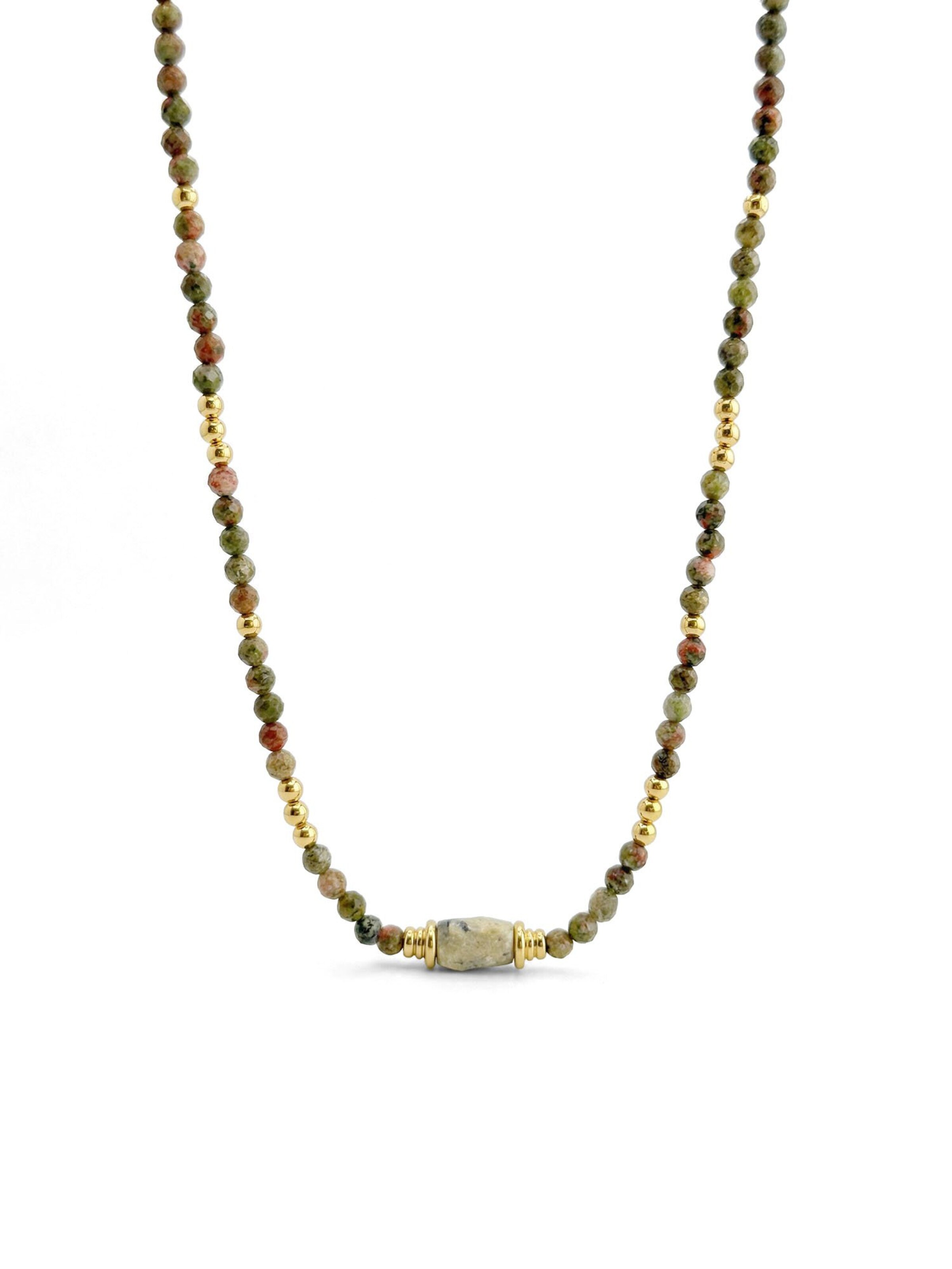 Nemomatheo Necklace 'Hidden Valley – Handgefertigte Kette mit Fokusstein' in Gold: front
