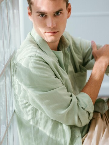 Living Crafts Comfort fit Button Up Shirt 'ROB' in Green