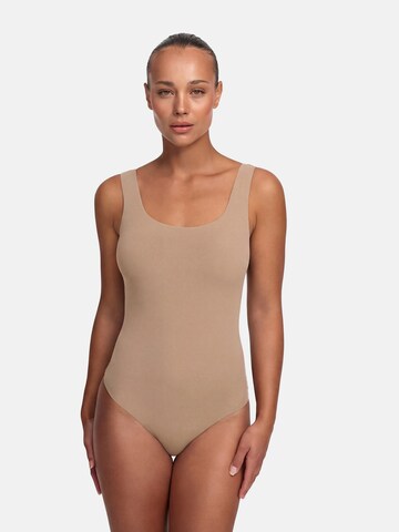 Body modellante 'Low Back - Body' di cfab by creamy fabrics in beige: frontale