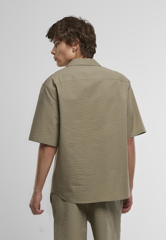 Urban Classics Comfort fit Button Up Shirt in Green