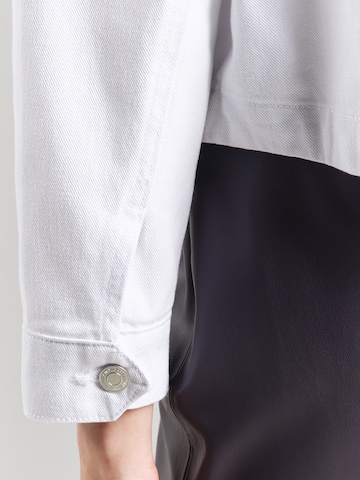 balts VERO MODA Starpsezonu jaka 'VMJAMIE'