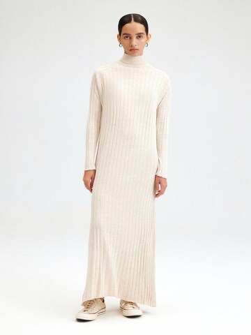 Touche Prive Dress in Grey: front