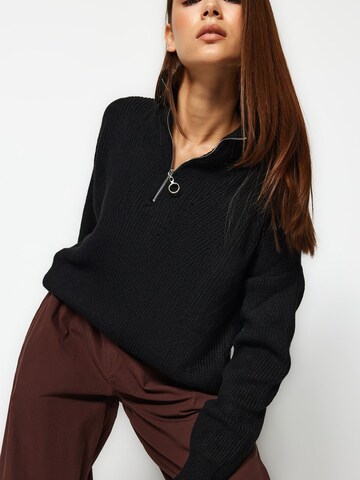 Trendyol Sweater in Black: front