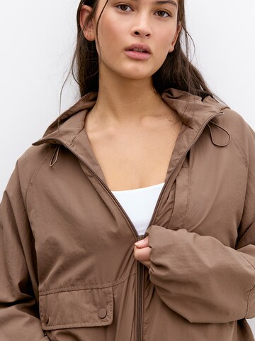 Geacă de primăvară-toamnă de la Pull&Bear pe maro