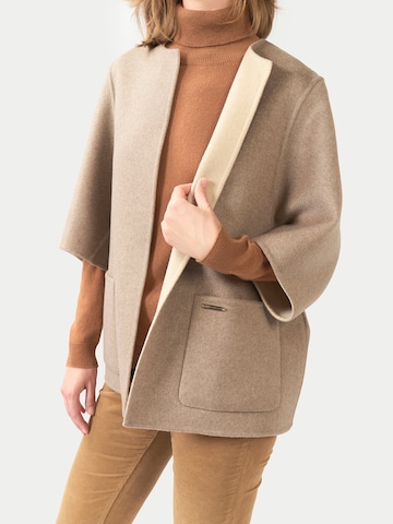 GOBI Cashmere Trui 'Patch Pocket Cashmere Poncho Jacket' in Beige