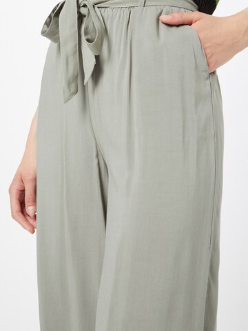 Wide leg Pantaloni con pieghe 'RADIA' di Soyaconcept in verde