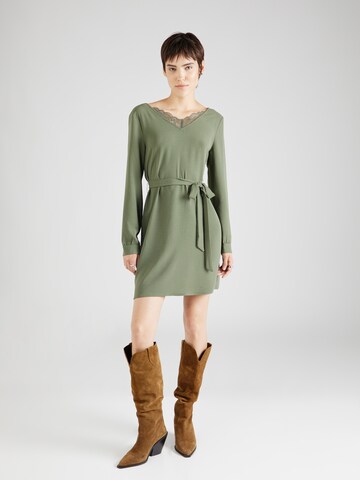 Robe 'Perle' ABOUT YOU en vert : devant