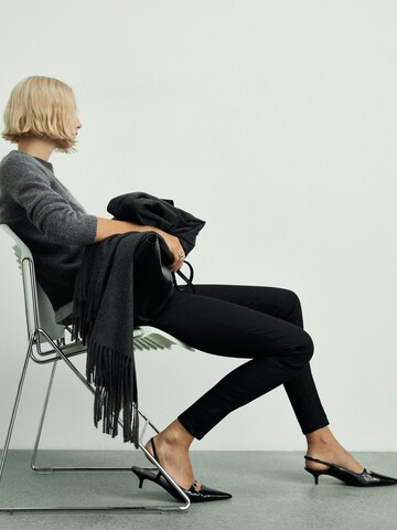 MANGO Slimfit Kavbojke 'ANNE' | črna barva