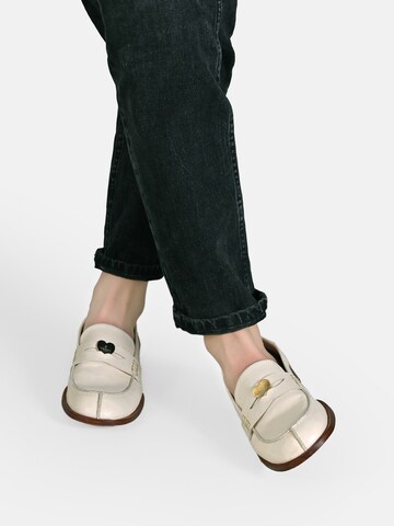 Crickit Classic Flats 'ORLANDO' in Beige: front