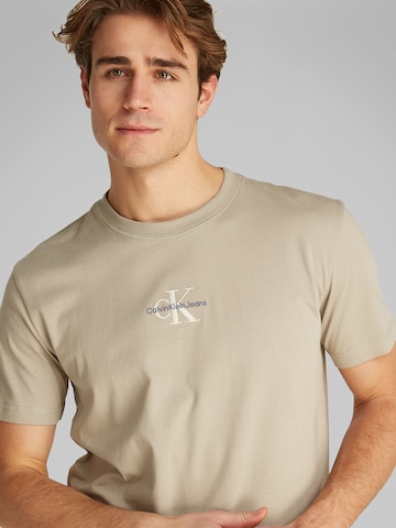 Regular T-Shirt Calvin Klein Jeans en gris