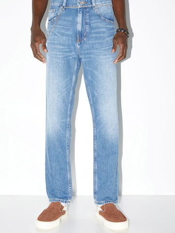 Pull&Bear Regular Jeans in Blauw: voorkant