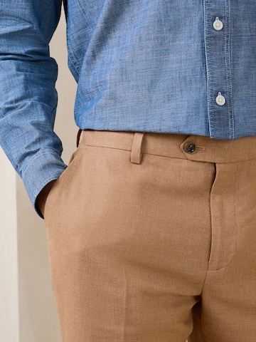 Next regular Bukser med fals i brun