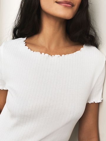 Tricou de la Next pe alb