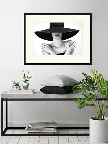 Liv Corday Image in Black