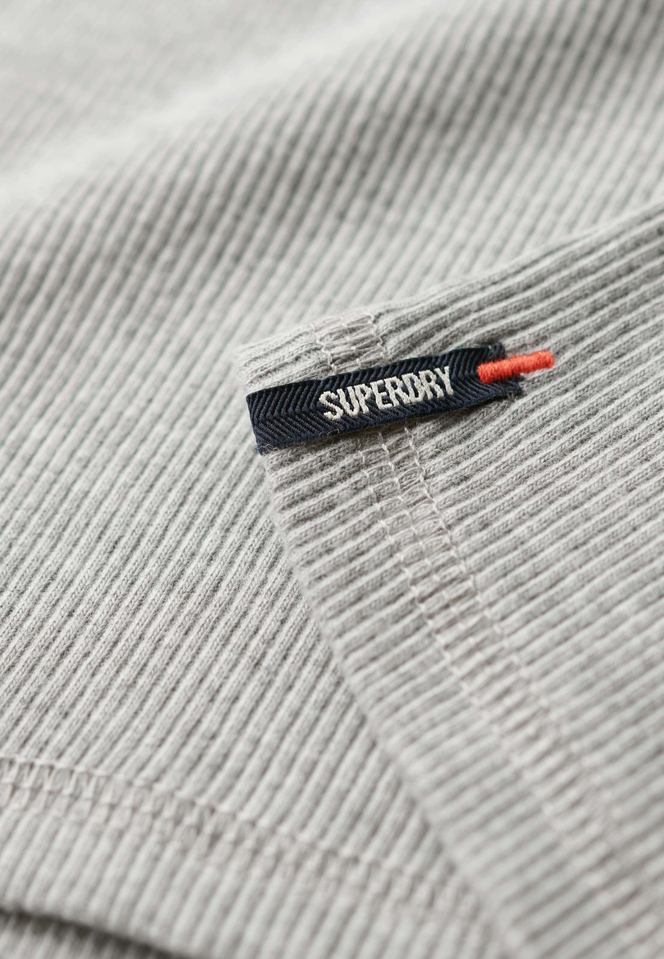 Superdry Топ 'Essentials' в Серый