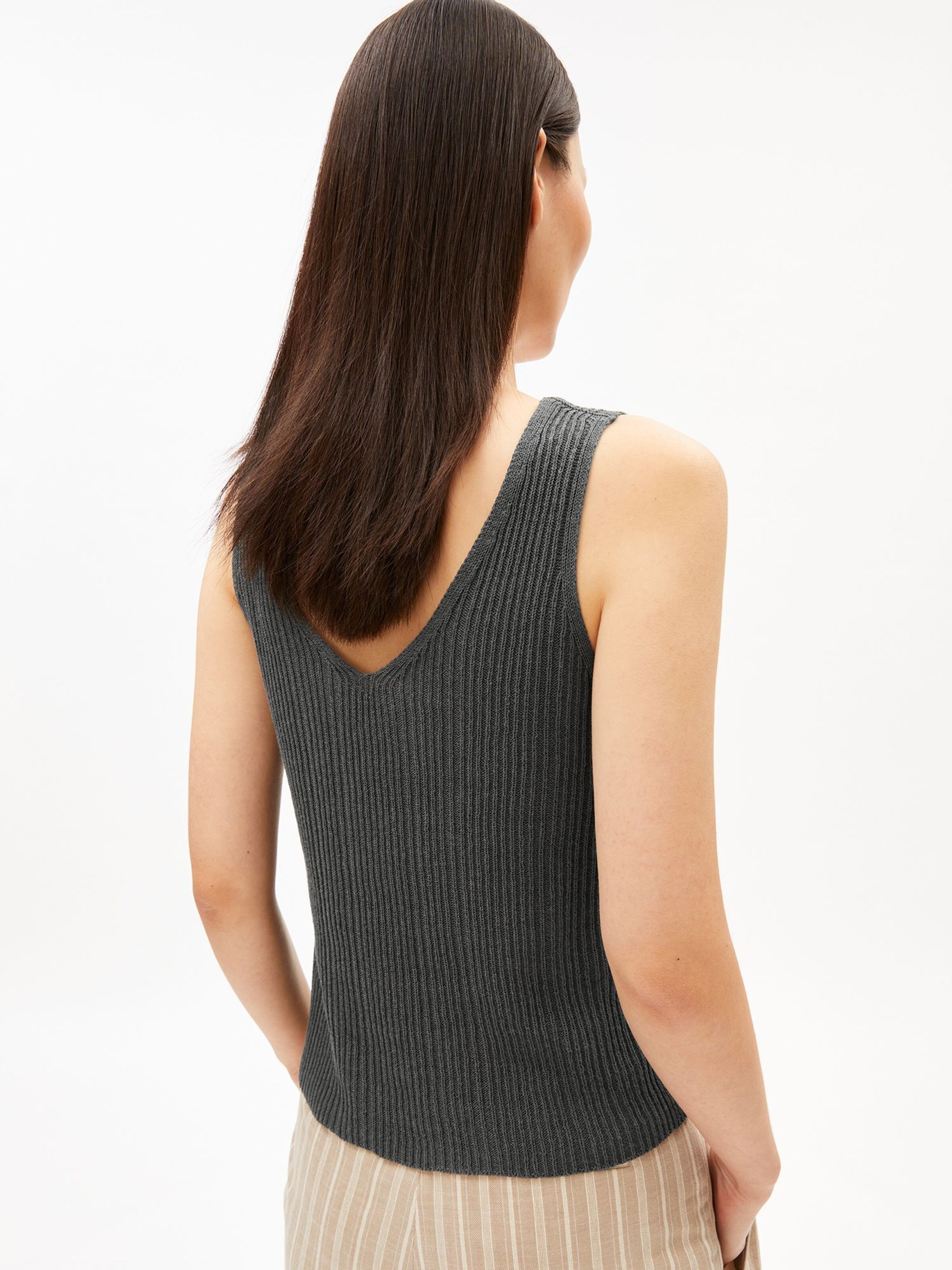 Haut ARMEDANGELS en gris