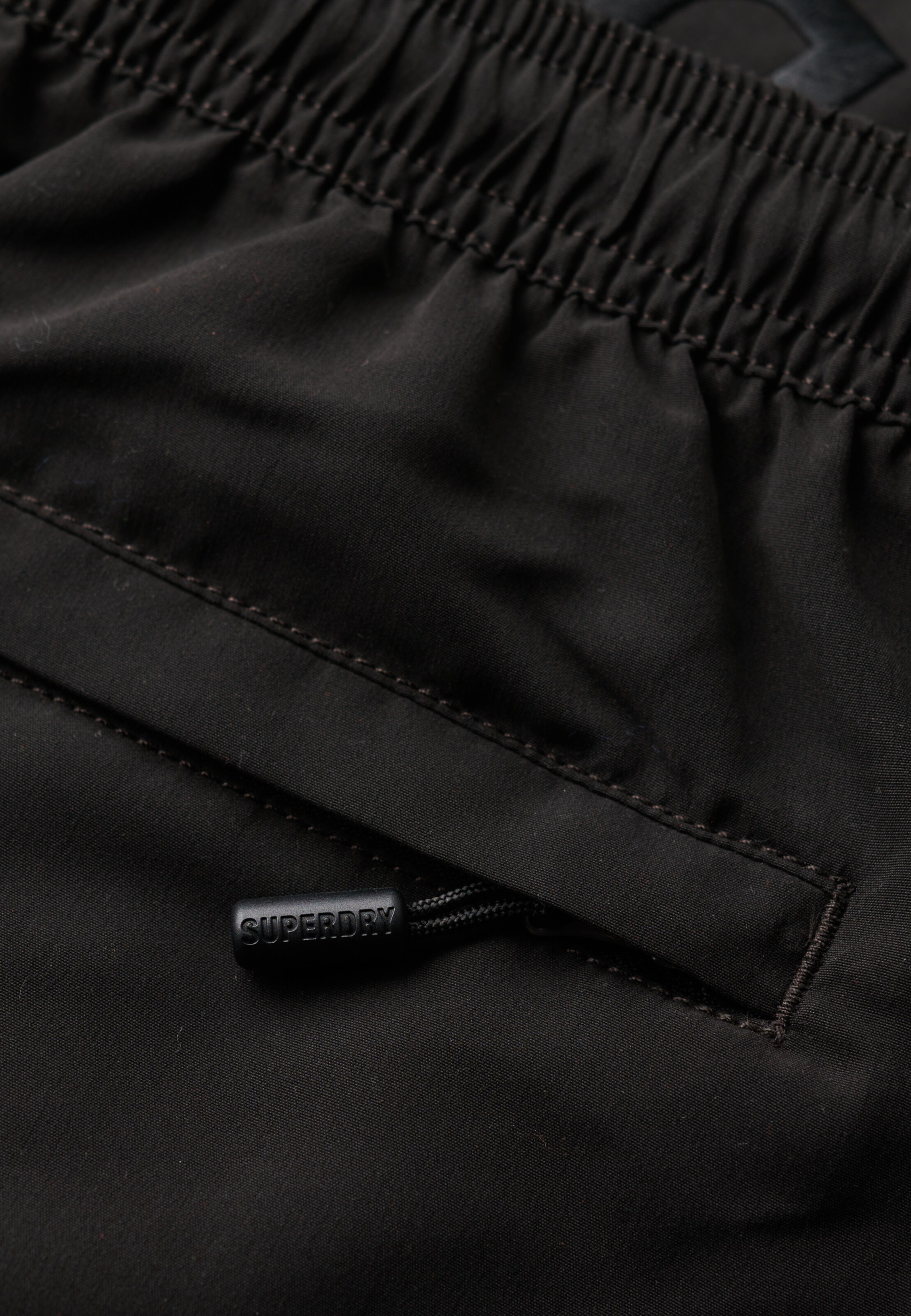 Superdry Badshorts i svart