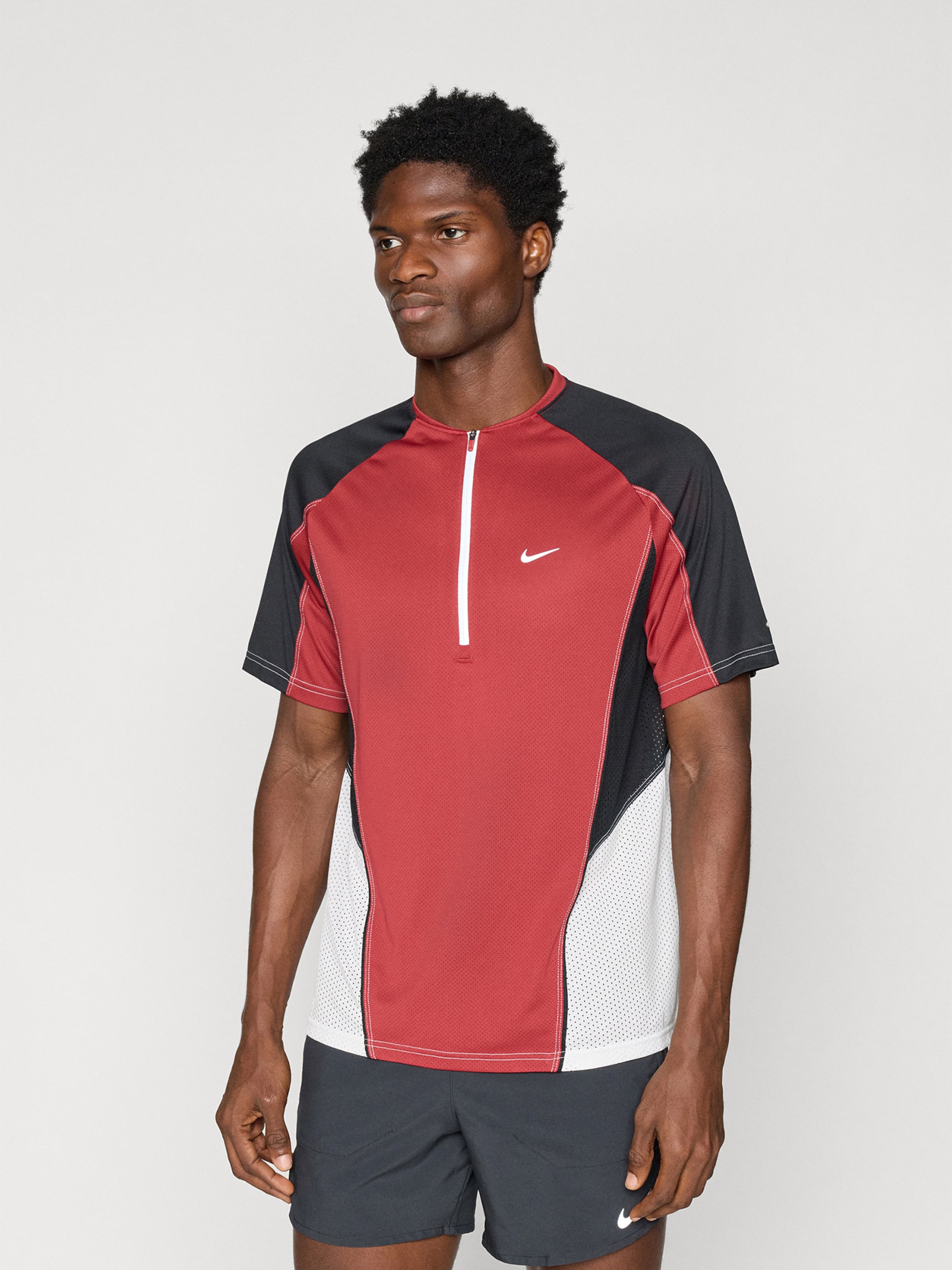 NIKE Tricou funcțional 'RETRO' pe Roșu Cranberry | ABOUT YOU