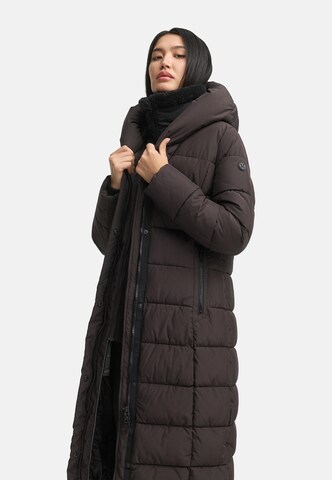 Cappotto invernale 'Pakoraa 16' di MARIKOO in marrone