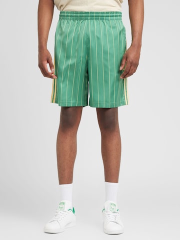 Loosefit Pantaloni 'SPRINTER' de la ADIDAS ORIGINALS pe verde: față