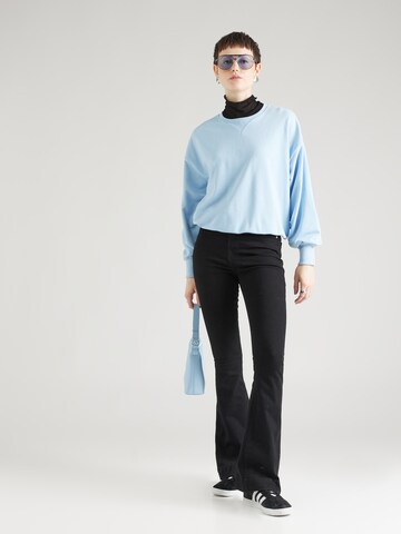 ONLY Sweatshirt 'BELLA' in Blau