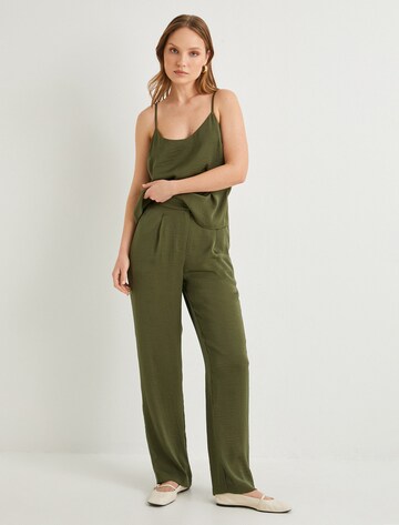 Koton Loose fit Pleat-front trousers in Green