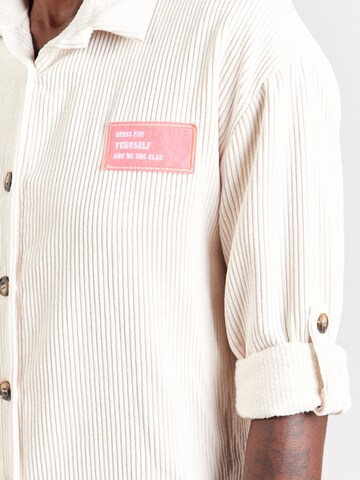Hailys Blus 'Ro44bina' i beige