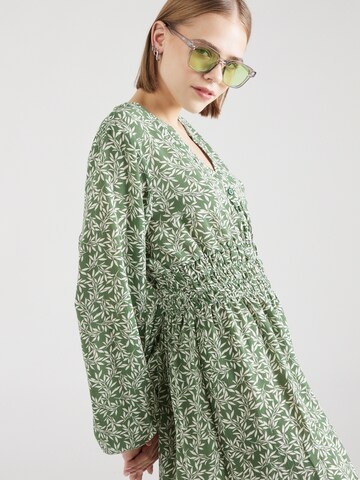 Robe 'Cora' ABOUT YOU en vert