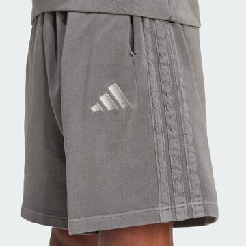 ADIDAS SPORTSWEAR Voľný strih Športové nohavice 'All Szn' - Sivá