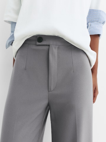 Largi Pantaloni cu dungă de la Pull&Bear pe gri