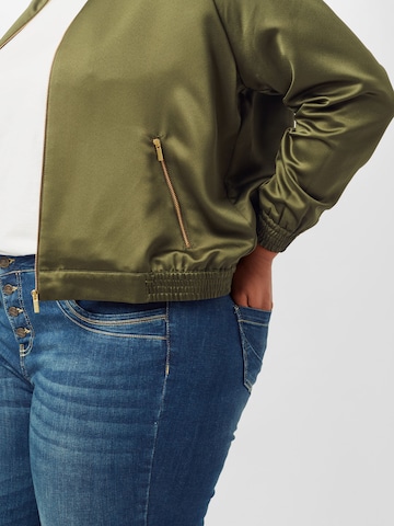 Veste mi-saison 'Chani' ABOUT YOU Curvy en vert