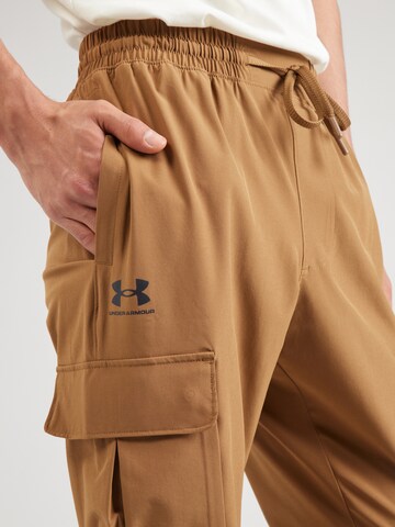 Effilé Pantalon de sport 'Vibe' UNDER ARMOUR en marron