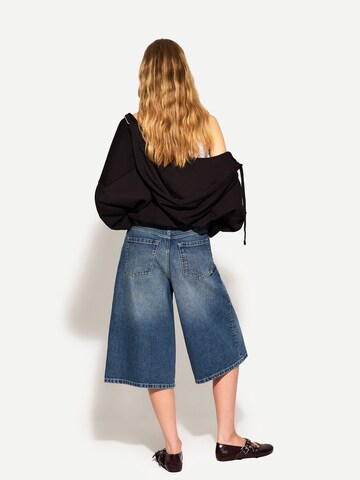 Bershka Luźne Jeansy w kolorze niebieski