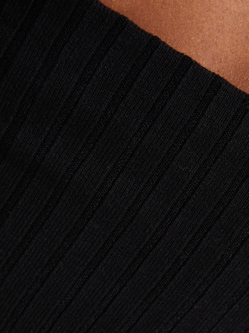 BershkaTop s naramenicama - crna boja