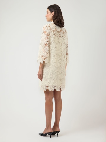 Robe de cocktail YAS en blanc