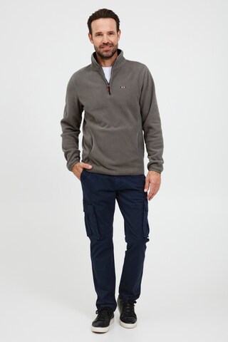 FQ1924 Pullover 'BRODER' in Grau