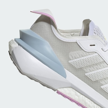 Sneaker de alergat 'AVRYN' de la ADIDAS SPORTSWEAR pe alb