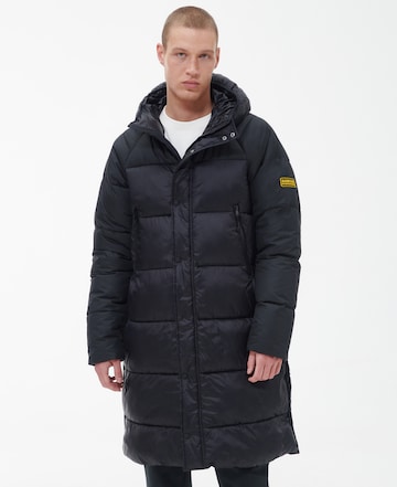 Barbour International Χειμερινό παλτό 'Hoxton' σε μαύρο: μπροστά