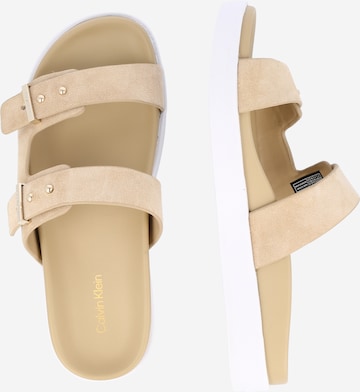 Calvin Klein - Zapatos abiertos 'ERGONOMIC SLIDE' en beige