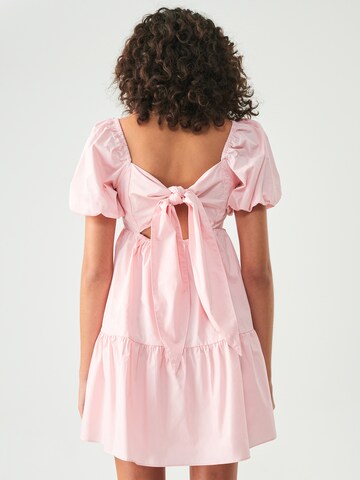 Robe d’été 'BRODI' St MRLO en rose : derrière