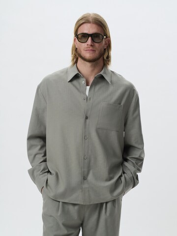 KARIA by Loris Karius Regular fit Πουκάμισο σε γκρι: μπροστά