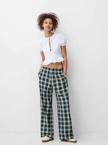 Bershka Ohlapna forma Hlače | zelena barva